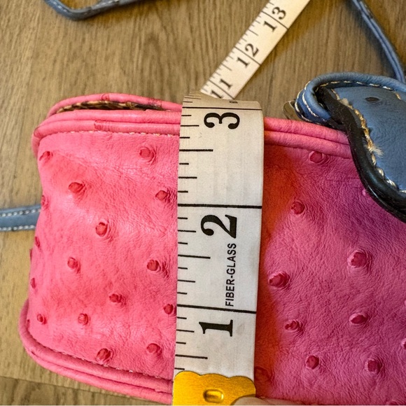 Cara Pink crossbody bag ostrich patern. - Picture 7 of 9